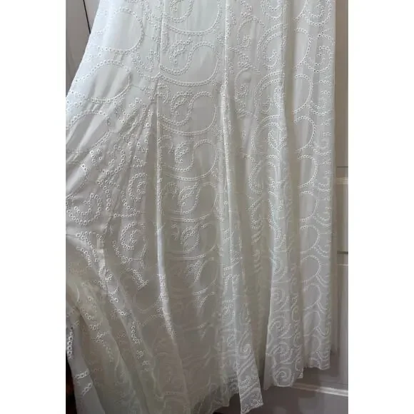 NWT Alice & Olivia White V Neck Eyelet Lace Vanna Maxi Dress Size 6 - Picture 10 of 16